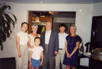 Roberta e Vera con la famiglia Yang, Seattle 2001